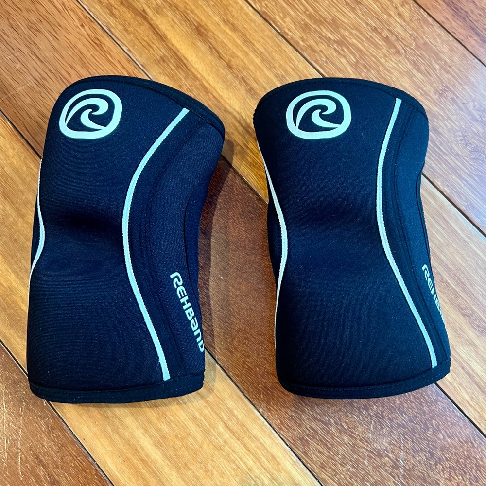 Rehband Rx 5mm Elbow Sleeves. Black. Size Small.